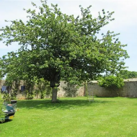 Le Manoir De L'abbaye Frühstückspension *
